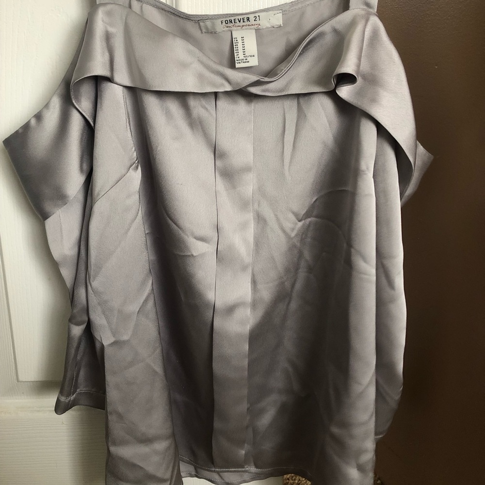 Forever 21 Silver off the shoulder Blouse
Size M